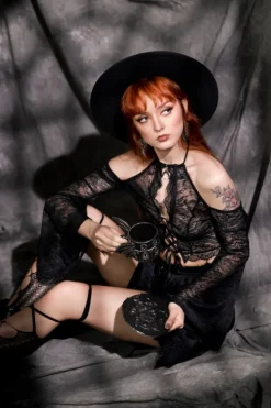 Restyle BELLADONNA LONG SLEEVE LACE TOP
