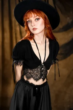Restyle LICHEN LACE TOP